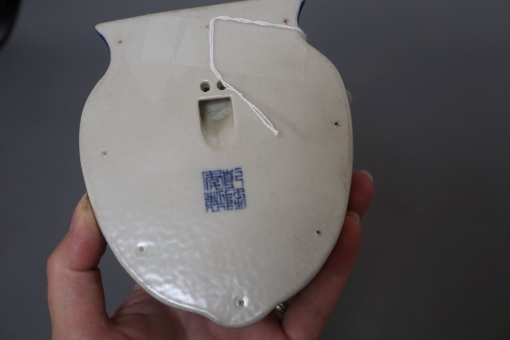 A Chinese blue and white wall pocket, length 12cm